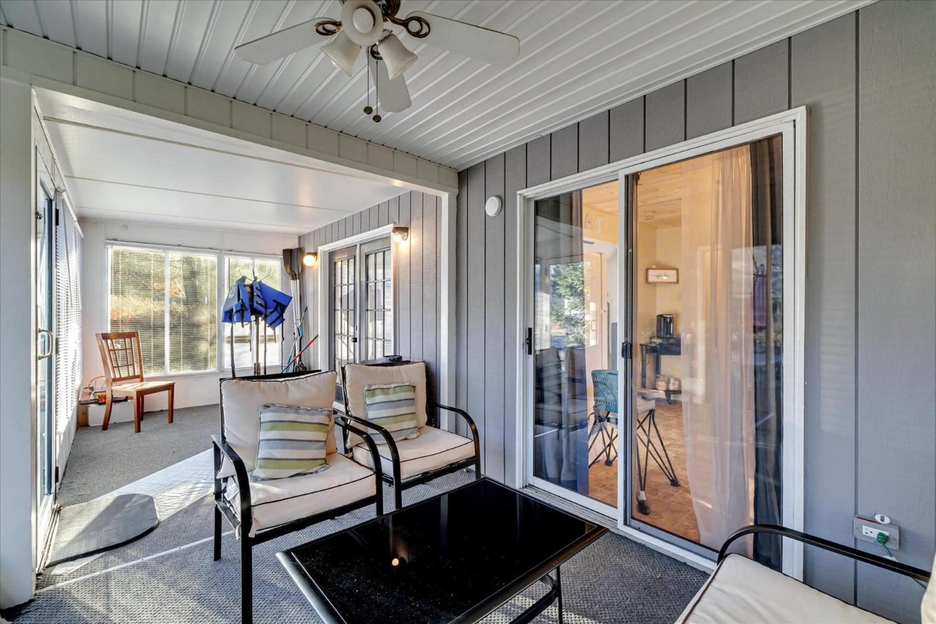 Cozy W Sauna Hot Tub Indoor Pool Holiday home Long Pond