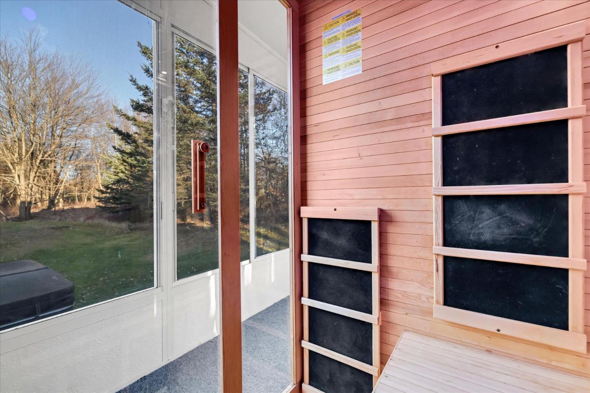 Cozy W Sauna Hot Tub Indoor Pool Long Pond
