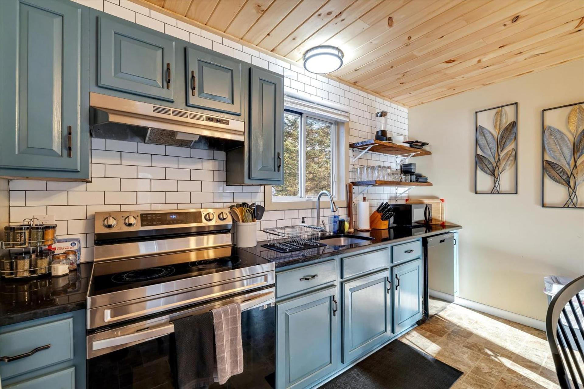 Cozy W Sauna Hot Tub Indoor Pool Holiday home Long Pond